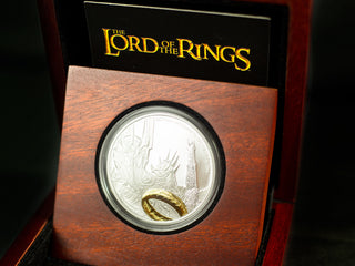 Detalle de la moneda del anillo de Sauron de cartemcomics