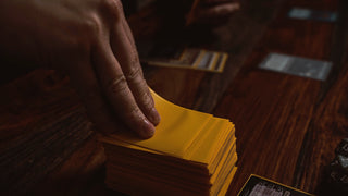 Juego de cartas amarillas